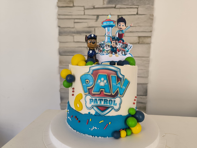 Gâteau d'anniversaire enfant coloré
